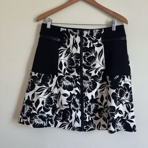 WORTHINGTON || Woman’s zip front black and white floral mini skirt